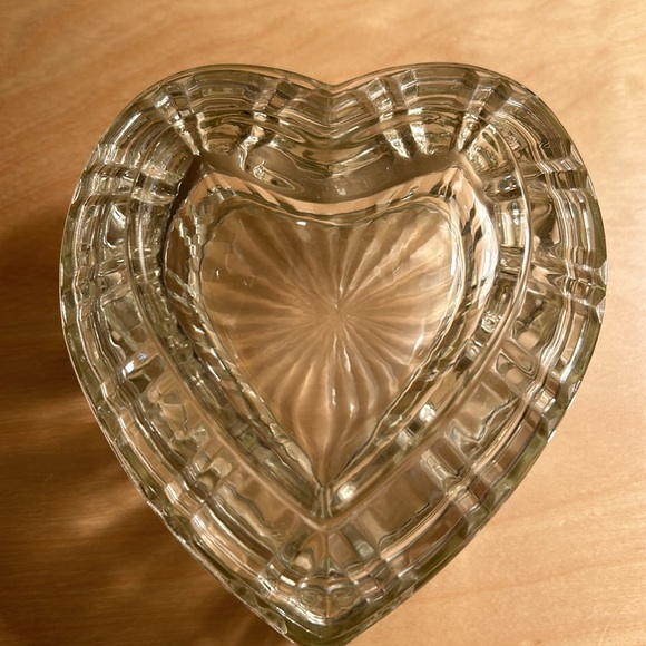Beautiful Vintage Glass Heart Shaped Candy Dish - Picture 2 of 7